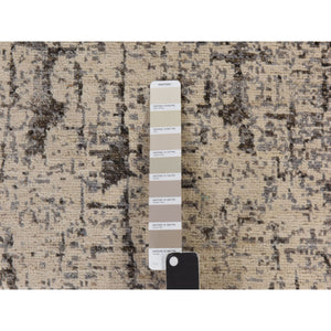 6'x9' Oyster Gray, Fossil Design, Soft To The Touch, 100% Wool, Hand Knotted, Modern, Oriental Rug FWR470340