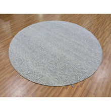 Load image into Gallery viewer, 7&#39;9&quot;x7&#39;9&quot; Perfect Gray, Tone On Tone, Undyed Pure Wool, Grass Design, Hand Knotted, Round Oriental Rug FWR477090