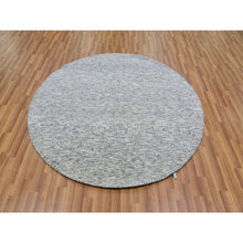 Load image into Gallery viewer, 6&#39;x6&#39; Silver Chalice Gray, Modern Grass Design, Tone On Tone, Undyed 100% Wool, Hand Knotted, Round Oriental Rug FWR477114