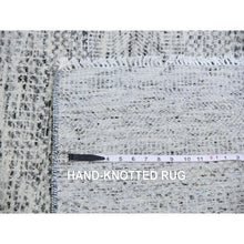 Load image into Gallery viewer, 4&#39;x6&#39;4&quot; Platinum Gray, Pure Undyed Wool, Hand Knotted, Tone On Tone, Modern Grass Design, Oriental RugFWR477138