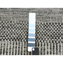 Load image into Gallery viewer, 6&#39;x6&#39; Perfect Gray, Natural Undyed Wool, Modern Grass Design, Hand Knotted, Tone on Tone, Round Oriental Rug FWR477396