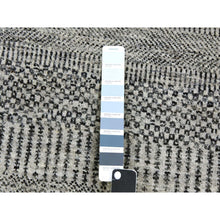 Load image into Gallery viewer, 5&#39;x5&#39; Pastel Gray, Natural Undyed Wool, Modern Grass Design, Hand Knotted, Tone On Tone, Round Oriental Rug FWR477402