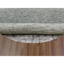 Load image into Gallery viewer, 6&#39;x6&#39; Goose Gray, Modern Grass Design, Tone On Tone Natural Hand Knotted Undyed Wool, Oriental Round Rug FWR478170