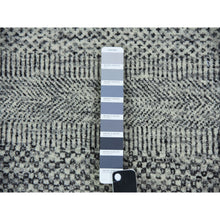 Load image into Gallery viewer, 5&#39;x5&#39; Timberwolf Gray, Modern Grass Design, Pure Undyed Wool, Tone on Tone, Hand Knotted, Round Oriental Rug FWR478176