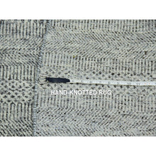 Load image into Gallery viewer, 5&#39;x5&#39; Timberwolf Gray, Modern Grass Design, Pure Undyed Wool, Tone On Tone, Hand Knotted, Round Oriental Rug FWR478176