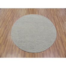 Load image into Gallery viewer, 5&#39;x5&#39; Perfect Gray, Undyed Natural Wool, Hand Knotted, Modern Grass Design, Round Tone On Tone Oriental Rug FWR478296