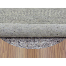 Load image into Gallery viewer, 5&#39;x5&#39; Perfect Gray, Undyed Natural Wool, Hand Knotted, Modern Grass Design, Round Tone On Tone Oriental Rug FWR478296