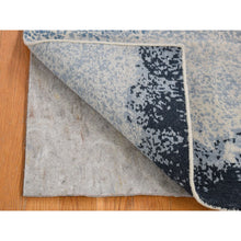 Load image into Gallery viewer, 2&#39;x3&#39;2&quot; Light Gray With Touches Of Blue, Modern Design, 100% Wool, Hand Knotted, Mat Oriental Rug FWR482568
