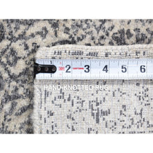 Load image into Gallery viewer, 2&#39;5&quot;x12&#39; Light Gray, Transitional Jacquard Loomed, Wool And Plant Based Silk, Runner Oriental Rug FWR482748