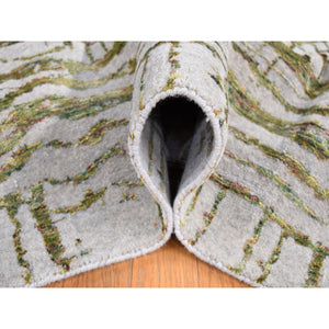 9'2"x11'8" Gray Fine Jacquard Hand Loomed, Modern Broken Criss Cross Line Design with Greens, Wool And Silk, Hand Knotted, Oriental Rug FWR484908