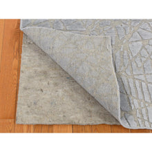 Load image into Gallery viewer, 6&#39;x8&#39;10&quot; Goose Gray, Flat Pile with Raised Silk, Hand Knotted, Tone on Tone, Oriental Rug FWR485904