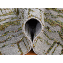 Load image into Gallery viewer, 6&#39;x8&#39;9&quot; Goose Gray, Modern Fine Jacquard Hand Loomed, Wool and Art Silk, Oriental Rug FWR485928