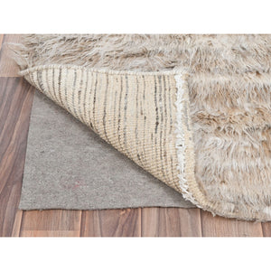 2'10"x5'5" Beige, Shaggy Moroccan Exotic Texture, Undyed Natural Wool Hand Knotted, Oriental Rug FWR492144