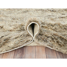 Load image into Gallery viewer, 13&#39;6&quot;x13&#39;6&quot; Beige, Shag Flokati Greek Style, Undyed Natural Wool Hand Knotted, Round Oriental Rug FWR495378