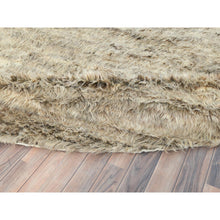 Load image into Gallery viewer, 13&#39;6&quot;x13&#39;6&quot; Beige, Shag Flokati Greek Style, Undyed Natural Wool Hand Knotted, Round Oriental Rug FWR495378