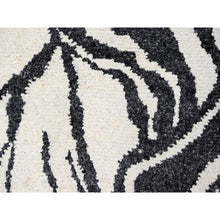 Load image into Gallery viewer, 8&#39;x8&#39; Ivory With Charcoal Black, Hand Knotted, Thick And Plush, Tone On Tone Modern Design, Undyed Natural Wool, Round, Oriental Rug FWR506610