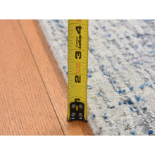 Load image into Gallery viewer, 2&#39;6&quot;x9&#39;9&quot; Bright Gray, Fine Jacquard Hand Loomed, Modern Design, Wool And Silk, Runner Oriental Rug FWR523608