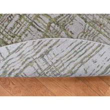 Load image into Gallery viewer, 5&#39;10&quot;x5&#39;10&quot; Thunder Gray, Fine Jacquard Hand Loomed, Modern Safari Jagged Stripe Design, Pure Wool, Round Oriental Rug FWR526272
