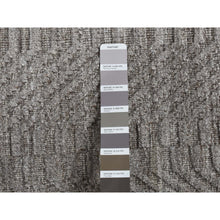 Load image into Gallery viewer, 2&#39;x3&#39; Taupe Gray, Tone on Tone Chevron Design, Hand Loomed, 100% Wool, Oriental Rug FWR527010