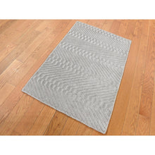 Load image into Gallery viewer, 2&#39;x3&#39; Goose Gray, Tone on Tone Chevron Design, Hand Loomed, Wool and Silk, Oriental Rug FWR527028