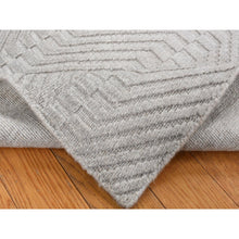 Load image into Gallery viewer, 2&#39;x3&#39; Goose Gray, Tone on Tone Chevron Design, Hand Loomed, Wool and Silk, Oriental Rug FWR527028