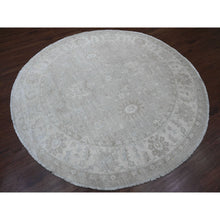 Load image into Gallery viewer, 8&#39;x8&#39; Misty Gray, Washed Out Ziegler Mahal Revival With All Over Pattern, Hand Knotted, 100% Wool, Round, Oriental Rug FWR538770