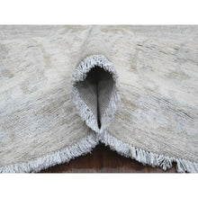 Load image into Gallery viewer, 8&#39;x8&#39; Misty Gray, Washed Out Ziegler Mahal Revival With All Over Pattern, Hand Knotted, 100% Wool, Round, Oriental Rug FWR538770