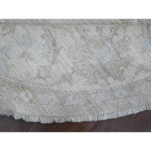 Load image into Gallery viewer, 8&#39;x8&#39; Misty Gray, Washed Out Ziegler Mahal Revival with All Over Pattern, Hand Knotted, 100% Wool, Round, Oriental Rug FWR538770