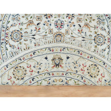 Load image into Gallery viewer, 3&#39;9&quot;x3&#39;9&quot; Powder White, Nain With All Over Flower Design, 250 Kpsi, 100% Wool, Hand Knotted, Round Oriental Rug FWR540222