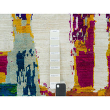 Load image into Gallery viewer, 4&#39;x5&#39;10&quot; Castle Ivory, Modern Abstract Motifs And  Painter&#39;s Brush Strokes, Oriental Wool And Sari Silk Hand Knotted Rug FWR541494