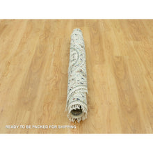 Load image into Gallery viewer, 5&#39;x5&#39; Droplets White, Hand Knotted Nain With Center Medallion Floral Design, Denser Weave 250 KPSI, Soft Wool, Round Oriental Rug FWR543702