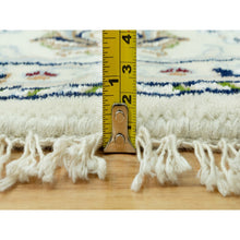 Load image into Gallery viewer, 5&#39;x5&#39; Droplets White, Hand Knotted Nain With Center Medallion Floral Design, Denser Weave 250 KPSI, Soft Wool, Round Oriental Rug FWR543702