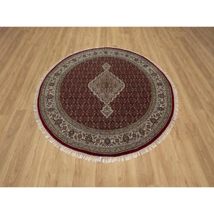 6'x6' Scarlet Red, Tabriz Mahi with Fish Medallion Design, Pure Wool, Hand Knotted, Densely Woven, Round, Oriental Rug FWR546138
