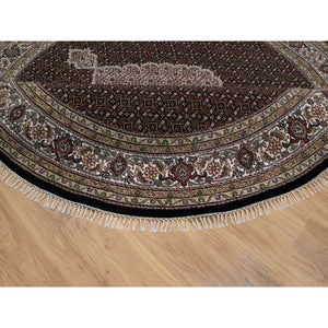 8'x8' Pitch Black, Tabriz Mahi with Fish Medallion Design, 175 KPSI, Soft and Pure Wool, Hand Knotted, Round, Oriental Rug FWR546246