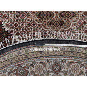 8'x8' Pitch Black, Tabriz Mahi with Fish Medallion Design, 175 KPSI, Soft and Pure Wool, Hand Knotted, Round, Oriental Rug FWR546246