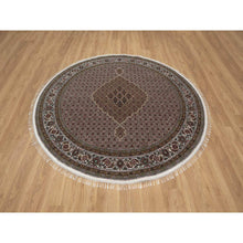 Load image into Gallery viewer, 7&#39;6&quot;x7&#39;6&quot; Pearl White, Tabriz Mahi With Fish Medallion Design, Hand Knotted, Pure Wool, Denser Weave, Round, Oriental Rug FWR546252