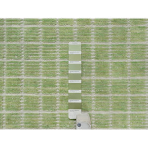 2'2"x3'1" Lily Green, Modern Plain Decor Box Design, Pure Wool, Soft to the Touch, Loomed Knotted, Mat, Oriental Rug FWR546384