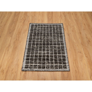 2'3"x3'1" Shades of Brown, Soft to the Touch, Modern Plain Decor Box Design, Luxurious Wool, Loomed Knotted, Mat, Oriental Rug FWR546414