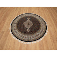 Load image into Gallery viewer, 4&#39;10&quot;x4&#39;10&quot; Onyx Black, Tabriz Mahi With Fish Medallion Design, 175 Kpsi, Pure Wool, Hand Knotted, Round, Oriental Rug FWR546462