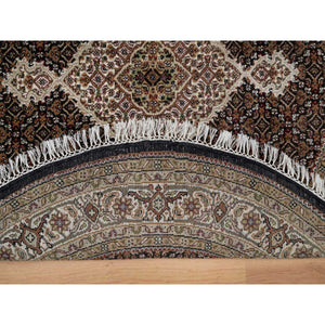 4'10"x4'10" Onyx Black, Tabriz Mahi with Fish Medallion Design, 175 KPSI, Pure Wool, Hand Knotted, Round, Oriental Rug FWR546462