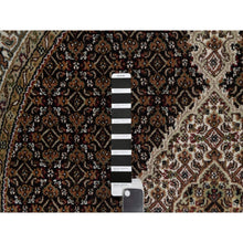 Load image into Gallery viewer, 4&#39;10&quot;x4&#39;10&quot; Onyx Black, Tabriz Mahi with Fish Medallion Design, 175 KPSI, Pure Wool, Hand Knotted, Round, Oriental Rug FWR546462