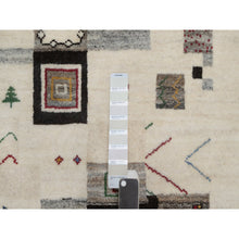 Load image into Gallery viewer, 2&#39;5&quot;x4&#39;9&quot; Alabaster White, Lori Buft Gabbeh With Small Animal Figurines, Thick And Plush, Modern, Pure Wool, Hand Knotted, Short Runner, Oriental Rug FWR547908