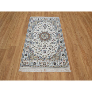 3'2"x5'3" Daisy White, Nain with Flower Medallion Design, Hand Knotted, Wool and Silk, 250 KPSI, Soft Pile, Oriental Rug FWR549210