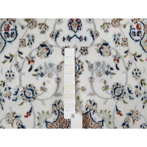 3'2"x5'3" Daisy White, Nain with Flower Medallion Design, Hand Knotted, Wool and Silk, 250 KPSI, Soft Pile, Oriental Rug FWR549210