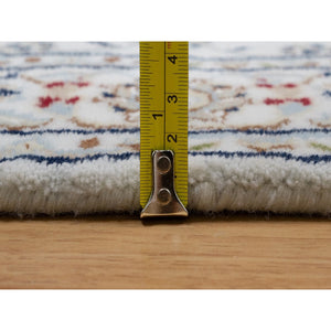3'2"x5'3" Daisy White, Nain with Flower Medallion Design, Hand Knotted, Wool and Silk, 250 KPSI, Soft Pile, Oriental Rug FWR549210