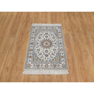 2'1"x3'3" Daisy White, Nain with Flower Medallion Design, Hand Knotted, Wool and Silk, 250 KPSI, Soft Pile, Mat, Sample, Oriental Rug FWR549276