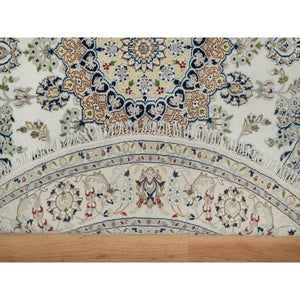 6'x6' Winter White, Hand Knotted, Nain With Flower Medallion Design, Wool And Silk, 250 Kpsi, Soft Pile, Round, Oriental Rug FWR549366