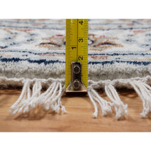 Load image into Gallery viewer, 3&#39;1&quot;x3&#39;1&quot; Pearl White, Nain with All Over Flower Pattern, Wool and Silk, Hand Knotted, Soft Pile, 250 KPSI, Round, Oriental Rug FWR549438