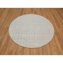 Load image into Gallery viewer, 6&#39;x6&#39; Bone White, Vertical Stripes Design With Salt And Pepper Effect, Undyed Natural Wool, Hand Loomed, Round, Oriental Rug FWR550068