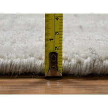 Load image into Gallery viewer, 8&#39;x8&#39; Chiffon White, Undyed Natural Wool, Vertical Stripes Design With Salt And Pepper Effect, Hand Loomed, Round, Oriental Rug FWR550080